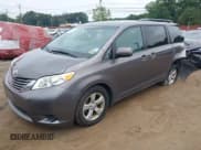 ✅ 2015 Toyota Sienna LE AAS • VIN: 5TDKK3DC6FS598495 • Lot: 42870508. Wystawiony na IAAI z przebiegiem 75 134 mil. Bezpłatny archiwum sprzedaży aukcyjnych z USA i szczegółowy raport historii pojazdu na DreamBid. Zdjęcie 19.