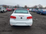 ✅ 2016 Volkswagen Eos Komfort • VIN: WVWBW8AH2GV001111 • Lot: 43756379. Wystawiony na IAAI z przebiegiem 68 172 mil. Bezpłatny archiwum sprzedaży aukcyjnych z USA i szczegółowy raport historii pojazdu na DreamBid. Zdjęcie 16.