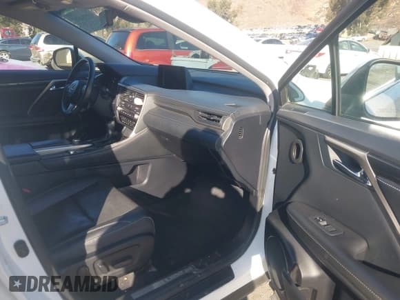 ✅ 2018 Lexus RX 350L Premium • VIN: JTJGZKCA8J2002912 • Lot: 43534533. Wystawiony na IAAI z przebiegiem 99 481 mil. Bezpłatny archiwum sprzedaży aukcyjnych z USA i szczegółowy raport historii pojazdu na DreamBid. Zdjęcie 5.