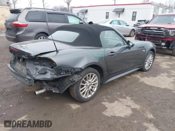 ✅ 2017 FIAT 124 Spider Elaborazione Abarth • VIN: JC1NFAEK8H0106578 • Lot: 41553055. Wystawiony na IAAI z przebiegiem 52 803 mil. Bezpłatny archiwum sprzedaży aukcyjnych z USA i szczegółowy raport historii pojazdu na DreamBid. Zdjęcie 4.