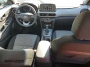 ✅ 2021 Hyundai Kona SE • VIN: KM8K12AA9MU708783 • Лот: 72770984. Опубликован ранее на Copart с пробегом 12 919 миль. Бесплатный доступ к архиву аукционных продаж из США и подробный отчёт об истории автомобиля на DreamBid. Изображение 8.