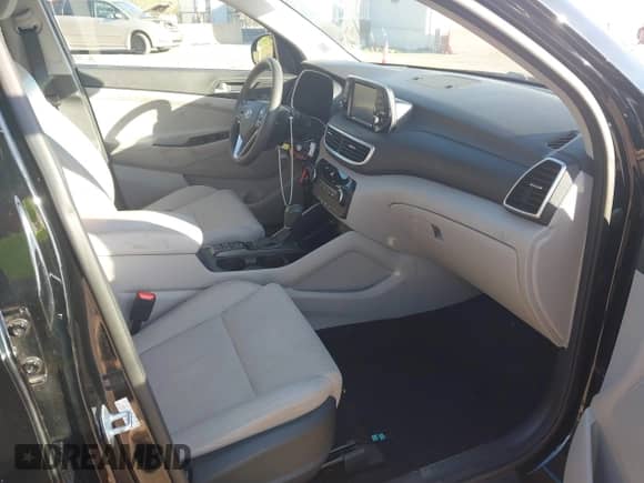 2019 Hyundai Tucson SE with VIN KM8J2CA40KU001142, listed as a IAAI auction lot 43362303 with 70,504 mi miles and . Bid and sale history available at DreamBid. Image 5.