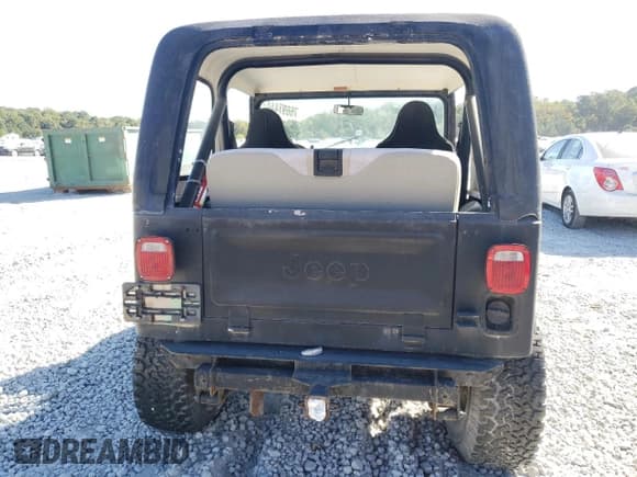 ✅ 1976 Jeep CJ • VIN: J6F93AA067564 • Лот: 76697444. Опубликован ранее на Copart с пробегом 93 195 миль. Бесплатный доступ к архиву аукционных продаж из США и подробный отчёт об истории автомобиля на DreamBid. Изображение 6.