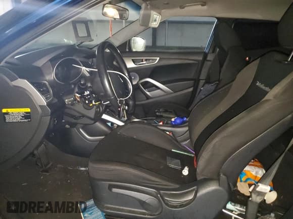 ✅ 2017 Hyundai Veloster • VIN: KMHTC6AD3HU311561 • Lot: 82177124. Wystawiony na Copart z przebiegiem 106 823 mil. Bezpłatny archiwum sprzedaży aukcyjnych z USA i szczegółowy raport historii pojazdu na DreamBid. Zdjęcie 7.