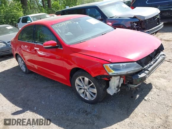 ✅ 2015 Volkswagen Jetta SE • VIN: 3VWD07AJ2FM357720 • Лот: 42281983. Опубликован ранее на IAAI с пробегом 92 965 миль. Бесплатный доступ к архиву аукционных продаж из США и подробный отчёт об истории автомобиля на DreamBid. Изображение 1.