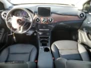 ✅ 2015 Mercedes-Benz B Electric Drive • VIN: WDDVP9AB6FJ004293 • Лот: 73193382. Опубликован ранее на Copart с пробегом 85 689 миль. Бесплатный доступ к архиву аукционных продаж из США и подробный отчёт об истории автомобиля на DreamBid. Изображение 8.