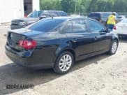 ✅ 2010 Volkswagen Jetta Limited Edition • VIN: 3VWAX7AJXAM128855 • Lot: 42355754. Listed on IAAI with 131,845 mi. Free auction sales archive from the USA and detailed vehicle history report at DreamBid. Image 4.