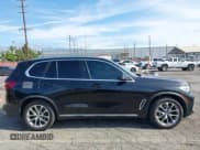 ✅ 2020 BMW X5 sDrive40i • VIN: 5UXCR4C0XL9B43349 • Lot: 42998347. Wystawiony na IAAI z przebiegiem 61 346 mil. Bezpłatny archiwum sprzedaży aukcyjnych z USA i szczegółowy raport historii pojazdu na DreamBid. Zdjęcie 13.