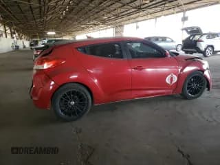 ✅ 2015 Hyundai Veloster • VIN: KMHTC6AD4FU225057 • Lot: 85816814. Wystawiony na Copart z przebiegiem 135 644 mil. Bezpłatny archiwum sprzedaży aukcyjnych z USA i szczegółowy raport historii pojazdu na DreamBid. Zdjęcie 3.