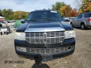 ✅ 2008 Lincoln Navigator • VIN: 5LMFU28558LJ04433 • Lot: 82548915. Wystawiony na Copart z przebiegiem 215 975 mil. Bezpłatny archiwum sprzedaży aukcyjnych z USA i szczegółowy raport historii pojazdu na DreamBid. Zdjęcie 5.