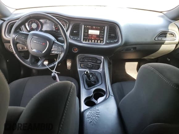 ✅ 2016 Dodge Challenger R/T Scat Pack • VIN: 2C3CDZFJ4GH345659 • Lot: 57662504. Wystawiony na Copart z przebiegiem 110 314 mil. Bezpłatny archiwum sprzedaży aukcyjnych z USA i szczegółowy raport historii pojazdu na DreamBid. Zdjęcie 8.