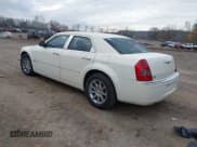 ✅ 2005 Chrysler 300 C • VIN: 2C3JA63H75H667693 • Lot: 43702129. Wystawiony na IAAI z przebiegiem 102 803 mil. Bezpłatny archiwum sprzedaży aukcyjnych z USA i szczegółowy raport historii pojazdu na DreamBid. Zdjęcie 3.