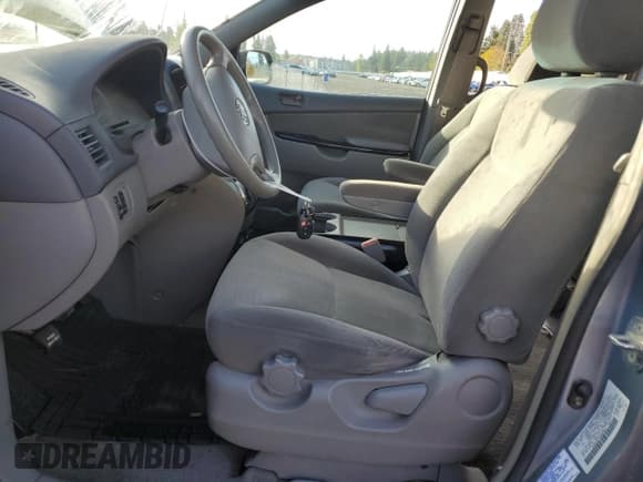 ✅ 2004 Toyota Sienna LE • VIN: 5TDBA23C74S008980 • Lot: 86543685. Wystawiony na Copart z przebiegiem 248 099 mil. Bezpłatny archiwum sprzedaży aukcyjnych z USA i szczegółowy raport historii pojazdu na DreamBid. Zdjęcie 7.