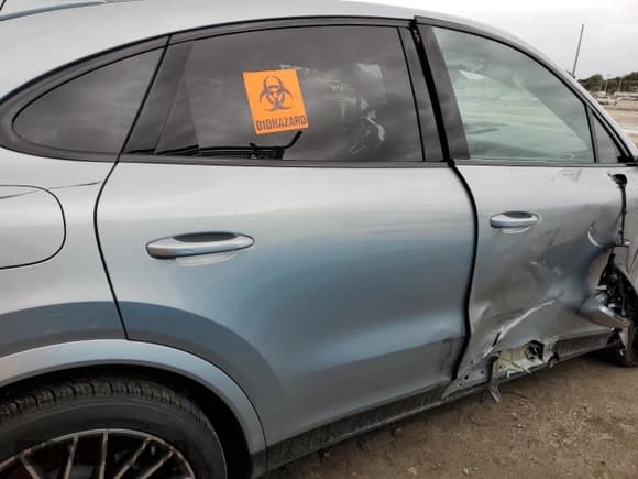 ✅ 2022 Porsche Cayenne • VIN: WP1BA2AY5NDA47187 • Lot: 80559273. Wystawiony na Copart z przebiegiem 18 572 mil. Bezpłatny archiwum sprzedaży aukcyjnych z USA i szczegółowy raport historii pojazdu na DreamBid. Zdjęcie 11.