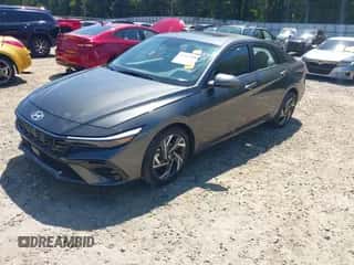 2025 Hyundai Elantra SEL Convenience z VIN KMHLS4DG7SU855176, wystawiony jako IAAI lot #43189664 z przebiegiem 22 183 mil mil oraz . Historia ofert i sprzedaży dostępna na DreamBid. Obrazek 2.