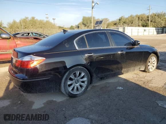 2009 Hyundai Genesis z VIN KMHGC46E09U039253, wystawiony jako Copart lot #71586734 z przebiegiem 133 576 mil mil oraz Szkoda całkowita • Salvage title. Historia ofert i sprzedaży dostępna na DreamBid. Obrazek 3.