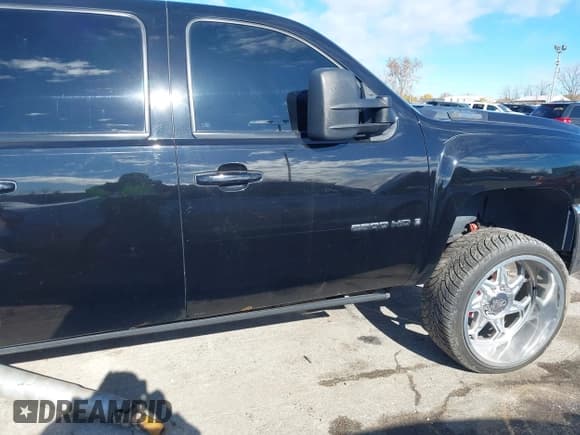 ✅ 2008 Chevrolet Silverado 2500HD LTZ • VIN: 1GCHK236X8F225687 • Lot: 43651853. Wystawiony na IAAI z przebiegiem 202 303 mil. Bezpłatny archiwum sprzedaży aukcyjnych z USA i szczegółowy raport historii pojazdu na DreamBid. Zdjęcie 13.