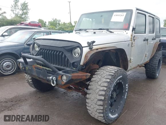 ✅ 2008 Jeep Wrangler Unlimited Sahara • VIN: 1J4GA59148L617989 • Lot: 43095265. Wystawiony na IAAI z przebiegiem 153 328 mil. Bezpłatny archiwum sprzedaży aukcyjnych z USA i szczegółowy raport historii pojazdu na DreamBid. Zdjęcie 6.