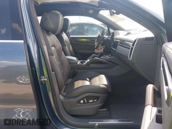 ✅ 2019 Porsche Cayenne S • VIN: WP1AB2AY0KDA65228 • Lot: 43553235. Listed on IAAI with 30,441 mi. Free auction sales archive from the USA and detailed vehicle history report at DreamBid. Image 5.