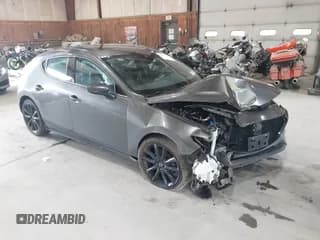 ✅ 2019 Mazda 3 Premium • VIN: JM1BPANM9K1140325 • Лот: 42643463. Опубликован ранее на IAAI с пробегом 57 032 миль. Бесплатный доступ к архиву аукционных продаж из США и подробный отчёт об истории автомобиля на DreamBid. Изображение 1.