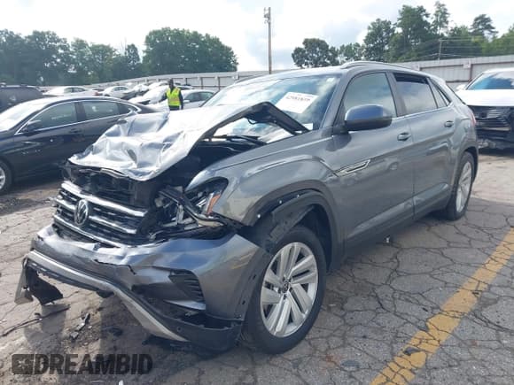 ✅ 2021 Volkswagen Atlas SE • VIN: 1V2JE2CA3MC207619 • Lot: 42981859. Listed on IAAI with 98,520 mi. Free auction sales archive from the USA and detailed vehicle history report at DreamBid. Image 2.