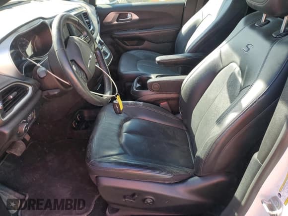 ✅ 2020 Chrysler Pacifica Touring L • VIN: 2C4RC1BG7LR149367 • Lot: 82530235. Listed on Copart with 83,688 mi. Free auction sales archive from the USA and detailed vehicle history report at DreamBid. Image 7.