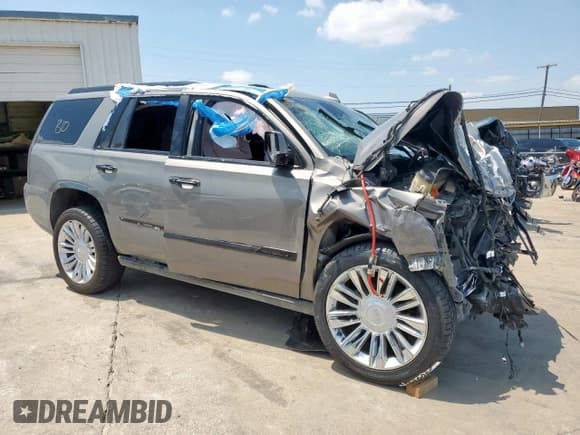 ✅ 2018 Cadillac Escalade Premium Luxury • VIN: 1GYS4CKJ1JR140117 • Lot: 67259205. Wystawiony na Copart z przebiegiem 120 596 mil. Bezpłatny archiwum sprzedaży aukcyjnych z USA i szczegółowy raport historii pojazdu na DreamBid. Zdjęcie 4.