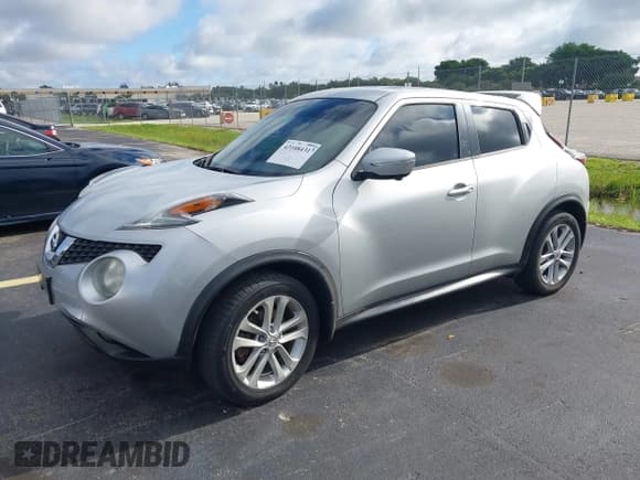 ✅ 2015 Nissan Juke S • VIN: JN8AF5MV3FT550827 • Lot: 43108431. Wystawiony na IAAI z przebiegiem 95 041 mil. Bezpłatny archiwum sprzedaży aukcyjnych z USA i szczegółowy raport historii pojazdu na DreamBid. Zdjęcie 2.