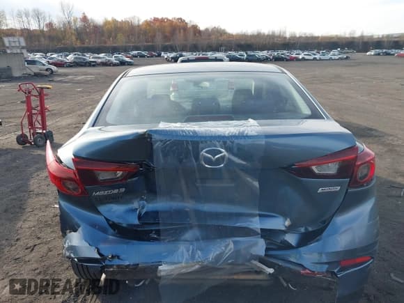 ✅ 2014 Mazda 3 i SV • VIN: JM1BM1T74E1188518 • Lot: 43648106. Listed on IAAI with 170,556 mi. Free auction sales archive from the USA and detailed vehicle history report at DreamBid. Image 16.