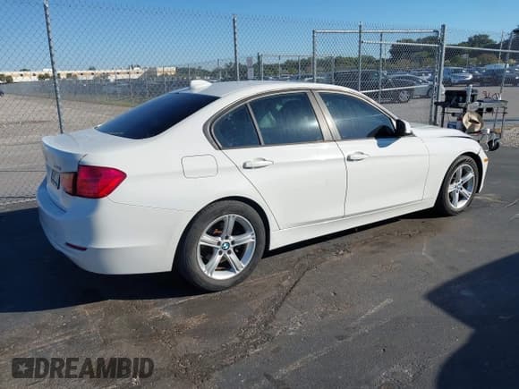 ✅ 2013 BMW 3 Series 328i • VIN: WBA3A5C51DF352244 • Lot: 43723989. Listed on IAAI with 147,072 mi. Free auction sales archive from the USA and detailed vehicle history report at DreamBid. Image 4.