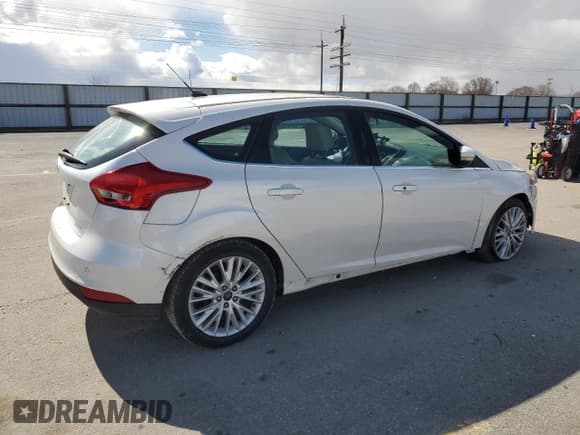 ✅ 2015 Ford Focus Titanium • VIN: 1FADP3N25FL211247 • Lot: 48327205. Wystawiony na Copart z przebiegiem 101 556 mil. Bezpłatny archiwum sprzedaży aukcyjnych z USA i szczegółowy raport historii pojazdu na DreamBid. Zdjęcie 3.