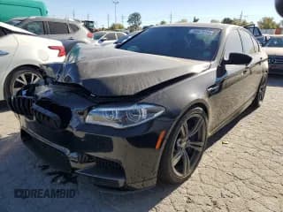 ✅ 2016 BMW M5 • VIN: WBSFV9C5XGD595734 • Lot: 76557014. Wystawiony na Copart z przebiegiem 86 254 mil. Bezpłatny archiwum sprzedaży aukcyjnych z USA i szczegółowy raport historii pojazdu na DreamBid. Zdjęcie 1.