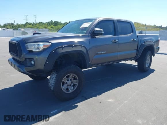 ✅ 2017 Toyota Tacoma SR5 • VIN: 5TFAZ5CNXHX048431 • Lot: 43387409. Wystawiony na IAAI z przebiegiem 179 947 mil. Bezpłatny archiwum sprzedaży aukcyjnych z USA i szczegółowy raport historii pojazdu na DreamBid. Zdjęcie 17.