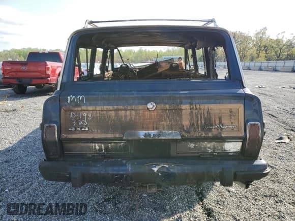 ✅ 1987 Jeep Grand Wagoneer • VIN: 1JCNJ15U9HT036749 • Lot: 51932115. Wystawiony na Copart z przebiegiem Nie podano. Bezpłatny archiwum sprzedaży aukcyjnych z USA i szczegółowy raport historii pojazdu na DreamBid. Zdjęcie 6.