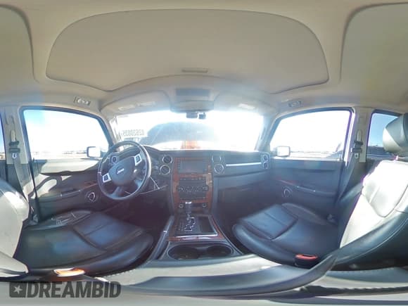 ✅ 2009 Jeep Commander Limited • VIN: 1J8HH58P69C505698 • Лот: 82620835. Опубликован ранее на Copart с пробегом 98 338 миль. Бесплатный доступ к архиву аукционных продаж из США и подробный отчёт об истории автомобиля на DreamBid. Изображение 14.