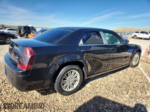 ✅ 2009 Chrysler 300 LX • VIN: 2C3KA43D29H528955 • Лот: 89718015. Опубликован ранее на Copart с пробегом 169 592 миль. Бесплатный доступ к архиву аукционных продаж из США и подробный отчёт об истории автомобиля на DreamBid. Изображение 3.