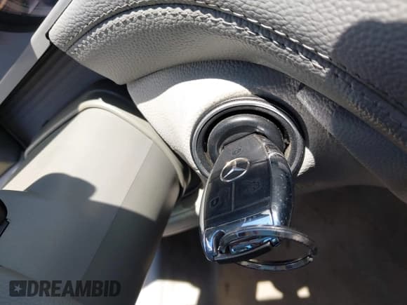 ✅ 2005 Mercedes-Benz SL 500 • VIN: WDBSK75F55F098924 • Lot: 42215237. Wystawiony na IAAI z przebiegiem 211 102 mil. Bezpłatny archiwum sprzedaży aukcyjnych z USA i szczegółowy raport historii pojazdu na DreamBid. Zdjęcie 11.