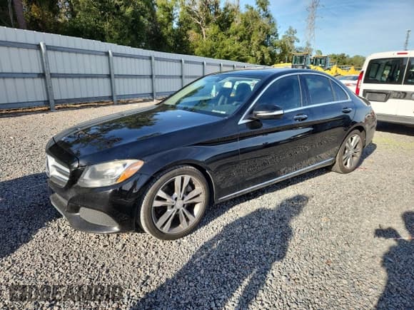 ✅ 2015 Mercedes-Benz C 300 • VIN: 55SWF4JB6FU073298 • Lot: 92398355. Listed on Copart with 115,612 mi. Free auction sales archive from the USA and detailed vehicle history report at DreamBid. Image 1.