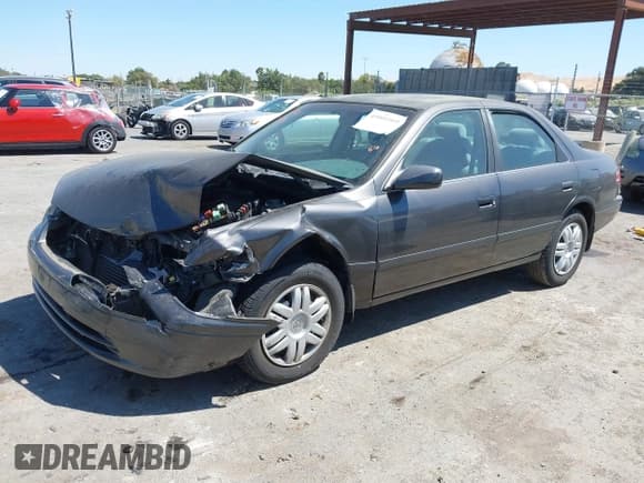 ✅ 2000 Toyota Camry LE • VIN: 4T1BF22K6YU956844 • Lot: 43001169. Wystawiony na IAAI z przebiegiem 125 118 mil. Bezpłatny archiwum sprzedaży aukcyjnych z USA i szczegółowy raport historii pojazdu na DreamBid. Zdjęcie 2.