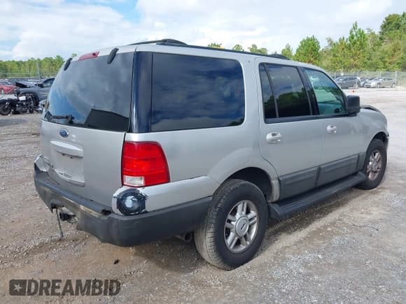 ✅ 2004 Ford Expedition Special Service • VIN: 1FMPU15L94LB60972 • Lot: 43396905. Wystawiony na IAAI z przebiegiem Nie podano. Bezpłatny archiwum sprzedaży aukcyjnych z USA i szczegółowy raport historii pojazdu na DreamBid. Zdjęcie 4.