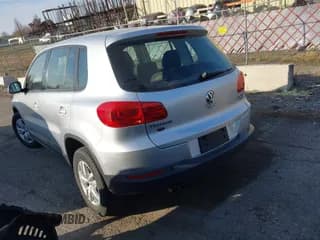 ✅ 2012 Volkswagen Tiguan S • VIN: WVGBV7AX2CW530093 • Lot: 43672589. Wystawiony na IAAI z przebiegiem 163 158 mil. Bezpłatny archiwum sprzedaży aukcyjnych z USA i szczegółowy raport historii pojazdu na DreamBid. Zdjęcie 3.