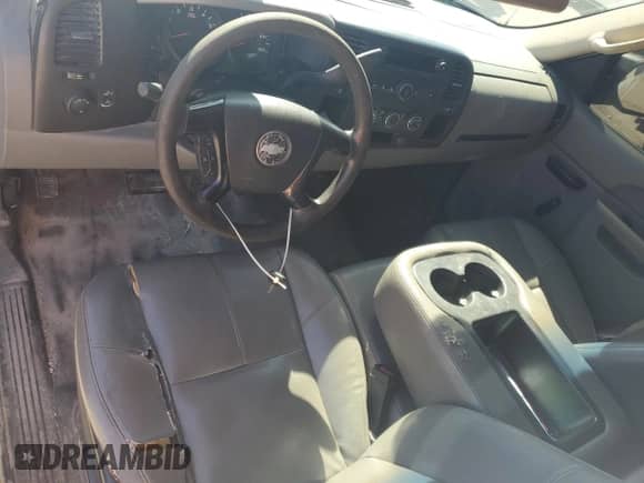 2013 Chevrolet Silverado 1500 Work Truck z VIN 1GCNCPEXXDZ292169, wystawiony jako Copart lot #90903255 z przebiegiem 236 522 mil mil oraz Czysty tytuł • Clean title. Historia ofert i sprzedaży dostępna na DreamBid. Obrazek 8.