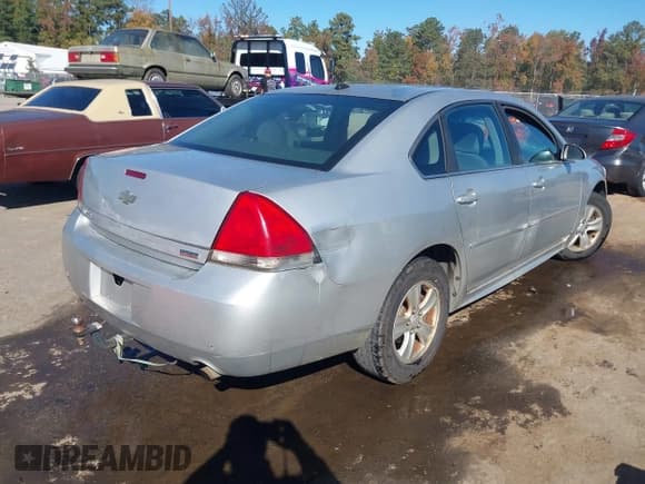 ✅ 2013 Chevrolet Impala LS • VIN: 2G1WF5E39D1123291 • Лот: 43489853. Опубликован ранее на IAAI с пробегом 288 332 миль. Бесплатный доступ к архиву аукционных продаж из США и подробный отчёт об истории автомобиля на DreamBid. Изображение 4.