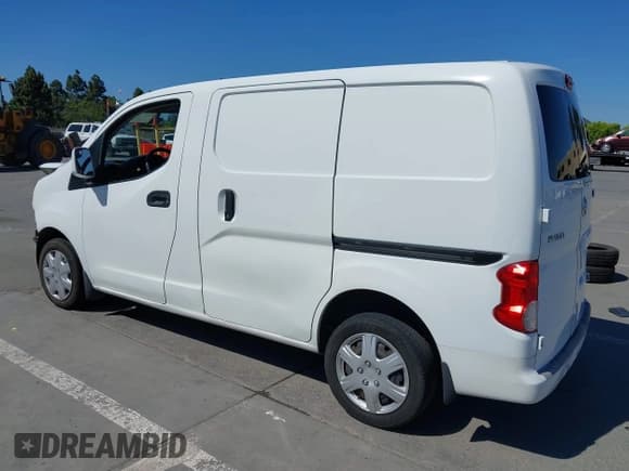 ✅ 2015 Nissan NV200 SV • VIN: 3N6CM0KN7FK716564 • Lot: 42646079. Listed on IAAI with 128,628 mi. Free auction sales archive from the USA and detailed vehicle history report at DreamBid. Image 3.