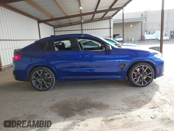 ✅ 2022 BMW X4 M • VIN: 5YM23EC05N9J74682 • Lot: 41420906. Wystawiony na IAAI z przebiegiem 46 314 mil. Bezpłatny archiwum sprzedaży aukcyjnych z USA i szczegółowy raport historii pojazdu na DreamBid. Zdjęcie 13.