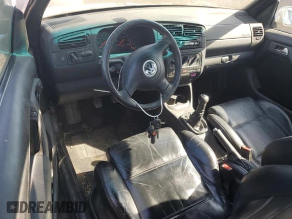 ✅ 2000 Volkswagen Cabriolet GLS • VIN: 3VWDC21V1YM804070 • Лот: 49004735. Опубликован ранее на Copart с пробегом 127 032 миль. Бесплатный доступ к архиву аукционных продаж из США и подробный отчёт об истории автомобиля на DreamBid. Изображение 8.