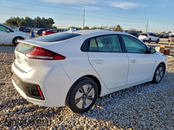 ✅ 2017 Hyundai Ioniq Blue • VIN: KMHC65LC6HU045801 • Lot: 94481915. Listed on Copart with 811,256 mi. Free auction sales archive from the USA and detailed vehicle history report at DreamBid. Image 3.