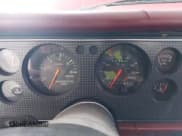 ✅ 1986 Ford Mustang GLX • VIN: 1FABP2738GF131495 • Lot: 42437401. Wystawiony na IAAI z przebiegiem 6 322 mil. Bezpłatny archiwum sprzedaży aukcyjnych z USA i szczegółowy raport historii pojazdu na DreamBid. Zdjęcie 7.