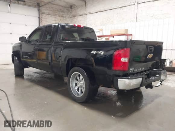 ✅ 2011 Chevrolet Silverado 1500 LS • VIN: 1GCRKREA9BZ236281 • Lot: 42575069. Wystawiony na IAAI z przebiegiem 131 015 mil mil. Skorzystaj z bezpłatnego archiwum sprzedaży aukcyjnych z USA i zobacz szczegółowy raport historii pojazdu na DreamBid. Zdjęcie 3.