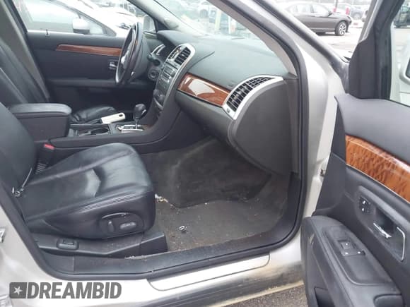 ✅ 2008 Cadillac SRX AWD • VIN: 1GYEE437380150455 • Lot: 43743232. Wystawiony na IAAI z przebiegiem 64 763 mil. Bezpłatny archiwum sprzedaży aukcyjnych z USA i szczegółowy raport historii pojazdu na DreamBid. Zdjęcie 5.